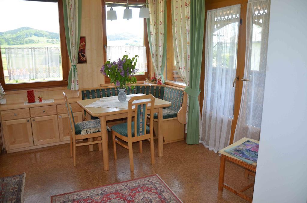 Ferienhaus Mitterbauer Oberhofen am Irrsee Ruang foto